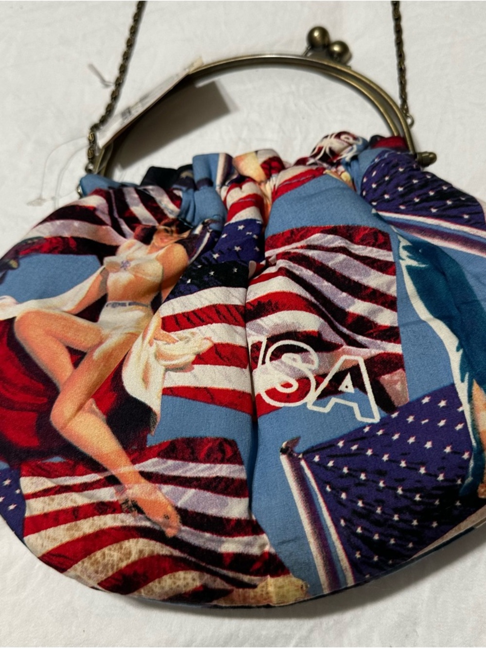 Vintage-Style Patriotic Print Drawstring Shoulder Bag - Red, White & Blue - Picture 2 of 10